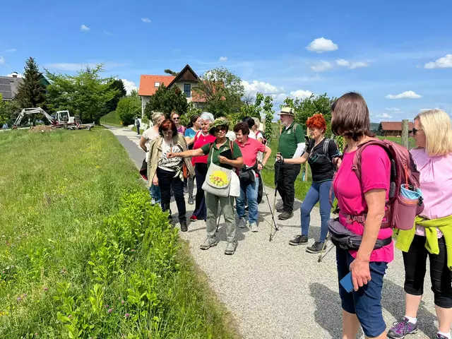 Bei der Kräuterwanderung gibt’s auch eine Österreich-Weiß Weinverkostung. | Foto: privat