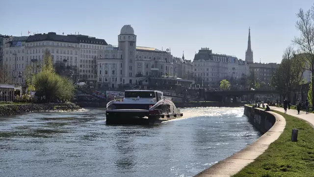 04.04.2025 Twin City Liner verlässt Wien