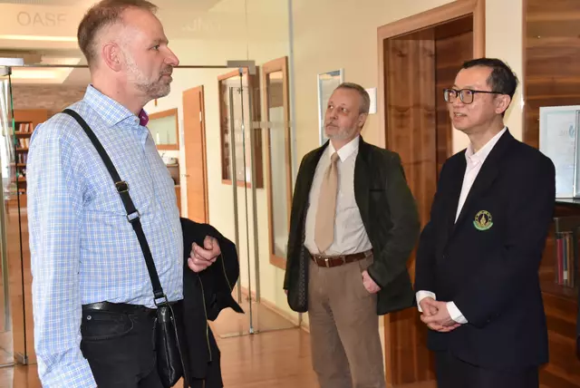 Eine hochkarätige Delegation mit Spitzen-Medizinern aus Thailand - Mahidol University Bangkok - interessierte sich für das Curhaus Bad Kreuzen.  | Foto: Robert Zinterhof