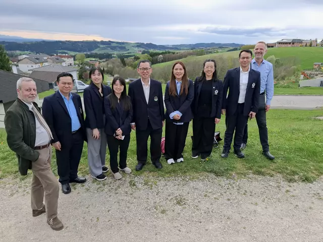 Eine hochkarätige Delegation mit Spitzen-Medizinern aus Thailand - Mahidol University Bangkok - interessierte sich für das Curhaus Bad Kreuzen.  | Foto: Robert Zinterhof