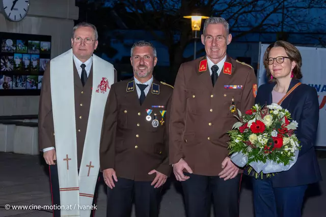 Feuerwehrkurat Richard Kager, Oberverwalter Martin Freywald, Kommandant Wolfgang Niederauer und Patin Sabine Auer Welsbach. | Foto: www.cine-motion.at / Ivanek
