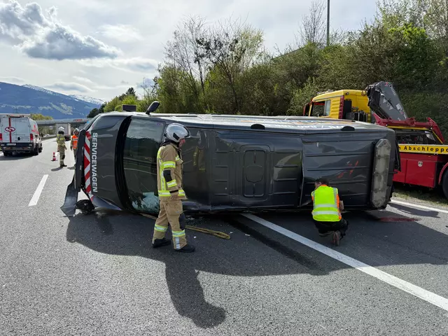 Am Montag am Nachmittag kam es auf der Inntalautobahn bei Vomp zu einem Unfall mit einem Klein-LKW. | Foto: Zoom.Tirol