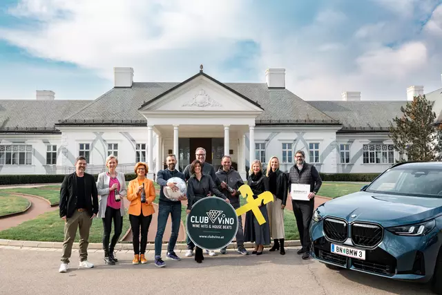 Christian Weissenböck (Veranstalter), Birgit Artner, Sonja Paschinger (Urbanihof), Oliver Pusswald (Veranstalter), Jenny Berger Oliver Hoffinger, Christian Ganneshofer, Evi Mossbäck (Raiffeisen), Livia Beirer (Engel &amp; Völkers) und Michael Fröhlich (BMW Bierbaum). | Foto: Andreas Biba