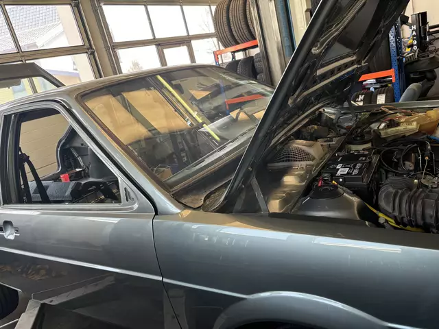 Blick in den Motorraum des VW Passat Carat | Foto: Daniel Schmidt