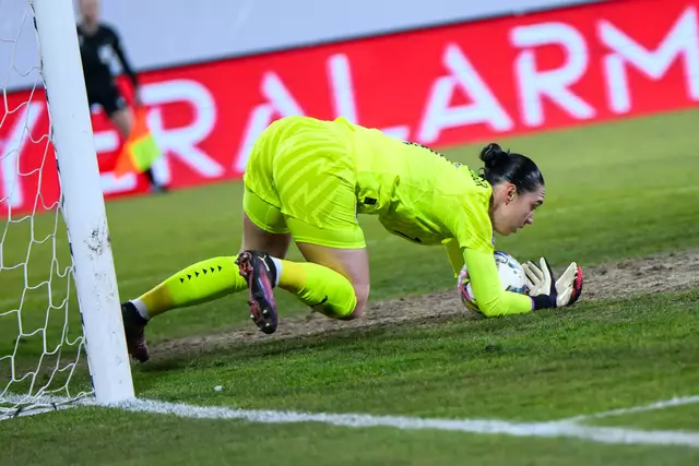 Nationalteam-Torhüterin Manuela Zinsberger ist Vorbild für viele junge Spielerinnen. | Foto: GEPA pictures
