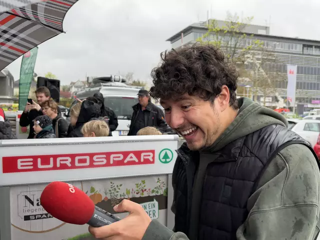 Mario Fellner moderierte vor dem Eurospar Gleisdorf. | Foto: MeinBezirk/Hofmüller