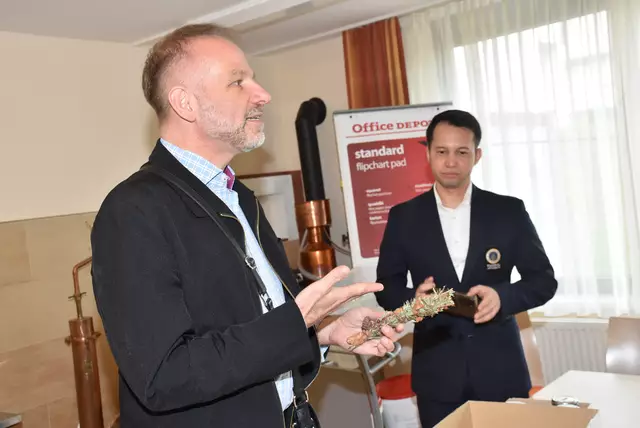 Eine hochkarätige Delegation mit Spitzen-Medizinern aus Thailand - Mahidol University Bangkok - interessierte sich für das Curhaus Bad Kreuzen.  | Foto: Robert Zinterhof