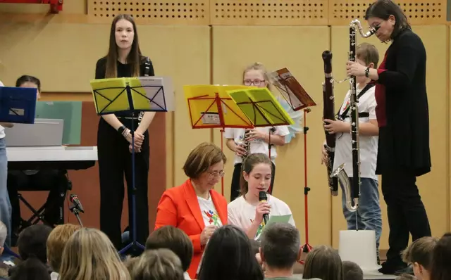 Die Mittelschule Horn lud zu ihrem ersten Frühlingsfest, das unter der Leitung von Direktorin Martina Auß ein voller Erfolg wurde. | Foto: MS Horn