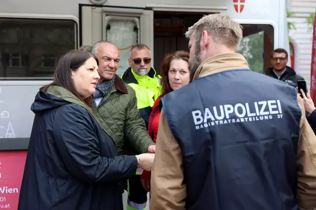 Die Baupolizei hat auf der Wieden und in Favoriten zwei illegale "Airbnb"-Hotels ausgeforscht. Im Bild links: Vizebürgermeisterin und Wohnbaustadträtin Kathrin Gaál (SPÖ). | Foto: Stadt Wien/Martin VOTAVA