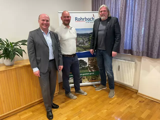WKNÖ-Bezirksstellenleiter Georg Lintner, Bürgermeister Gregor Withalm, WKNÖ-Bezirksstellenobmann Markus Leopold (v.l.)
 | Foto: Brigitte Köberl