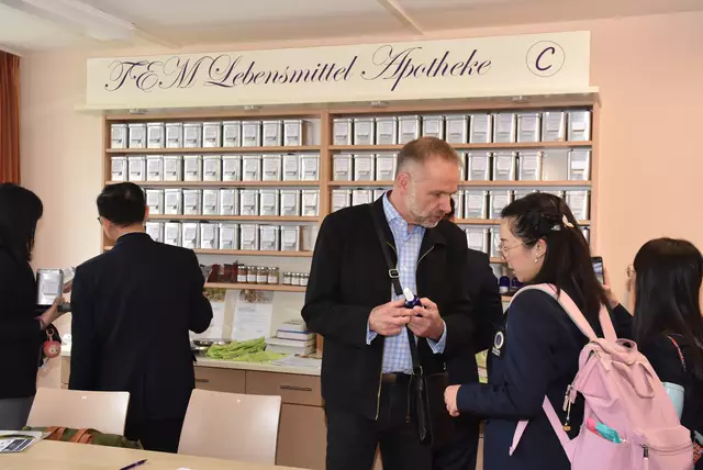 Eine hochkarätige Delegation mit Spitzen-Medizinern aus Thailand - Mahidol University Bangkok - interessierte sich für das Curhaus Bad Kreuzen.  | Foto: Robert Zinterhof