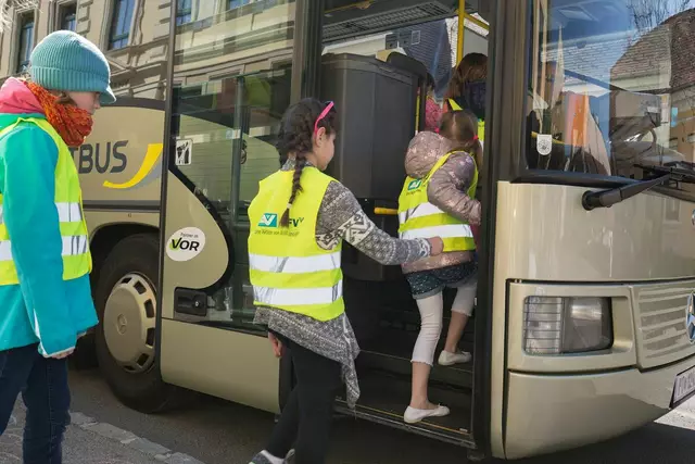 Die Busschule in Steinakirchen am Forst sorgt für mehr Sicherheit am Schulweg. | Foto: KFV/APA-Fotoservice/Juhasz