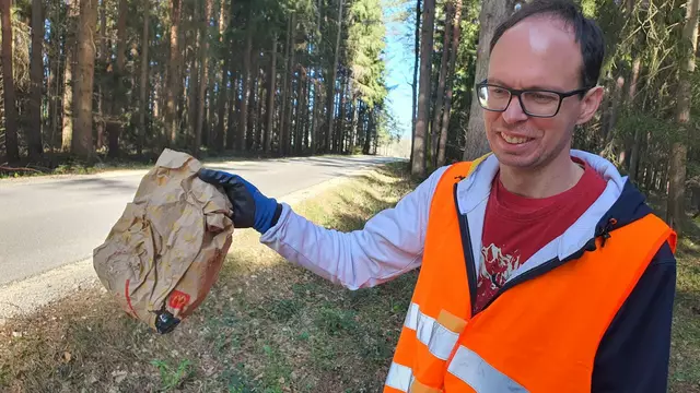 Fast-Food-Müll landete häufig in der Natur. | Foto: Josef Kerschbaumer/Warth