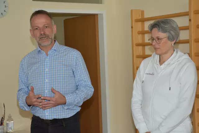 Eine hochkarätige Delegation mit Spitzen-Medizinern aus Thailand - Mahidol University Bangkok - interessierte sich für das Curhaus Bad Kreuzen. Links Ulrike Hausleitner. Rechts  Professor Dr. Pravit Akaresereenont, Thialand. Links Dr. Karl Steinmetz, rechts Dr. Regina Webersberger. | Foto: Robert Zinterhof
