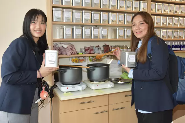 Eine hochkarätige Delegation mit Spitzen-Medizinern aus Thailand - Mahidol University Bangkok - interessierte sich für das Curhaus Bad Kreuzen.  | Foto: Robert Zinterhof