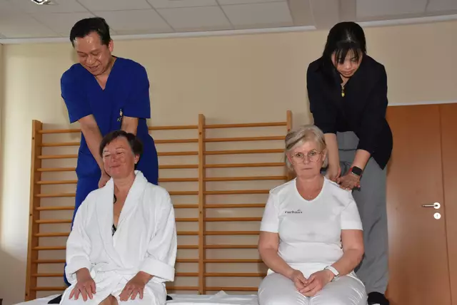 Eine hochkarätige Delegation mit Spitzen-Medizinern aus Thailand - Mahidol University Bangkok - interessierte sich für das Curhaus Bad Kreuzen und präsentierten auch ihre Traditionelle Thailändische Medizin.  | Foto: Robert Zinterhof