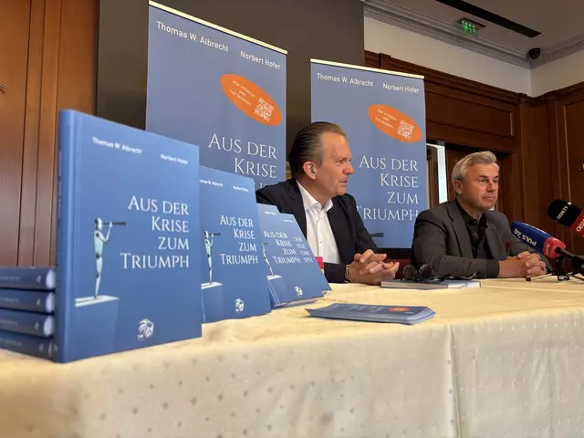 Thomas W. Albrecht und Norbert Hofer bei der Buch-Präsentation in Eisenstadt | Foto: Tscheinig