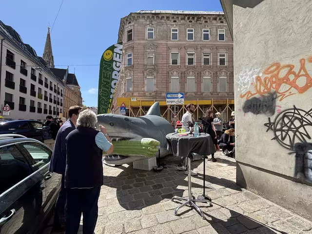 Der Miethai sorge für einiges Aufsehen am Mittwoch in Hernals. | Foto: Johannes Reiterits/MeinBezirk
