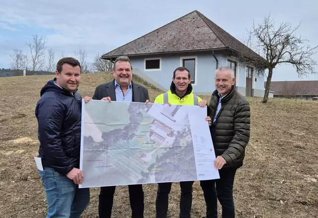 Christoph Zeiss, Wolfgang Ammerer, Christian Reisinger und Martin Leonhardsberger beim Wasserwerk Mank. | Foto: Stadt Mank