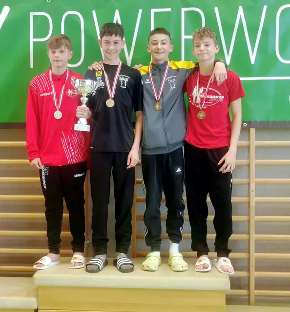 Viele Medaillen und Pokale gab es für die Wieser Kickboxer in Oberösterreich. | Foto: Kickbox Union Wies
