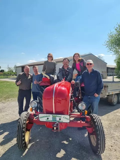 Wolfgang Milchram - Organisator vom TEAM Doris, Markus und Petra Pirringer, Robert Pinter - Besitzer des Ordtimers, Doris Kirstorfer-  BGMin, Roland Wallner - Vize BGM. | Foto: Kurt Mayer