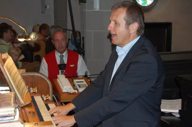 Christian Denkmaier an der Orgel – das Bild stammt aus dem Jahr 2011. | Foto: Annemarie Obermüller