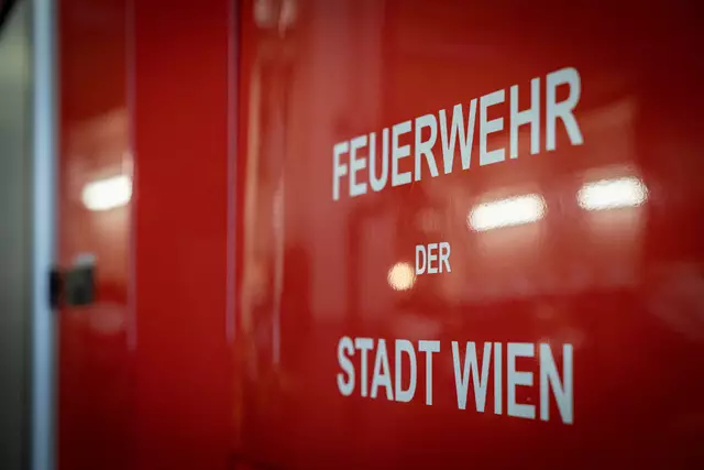 Es brannte nämlich in einer Küche eines Geschäfts, heißt es. Wie groß der Brand und der Schaden sind, konnte man im ersten Gespräch nicht erläutern. (Symbolfoto) | Foto: Gilbert Novy / KURIER / picturedesk.com