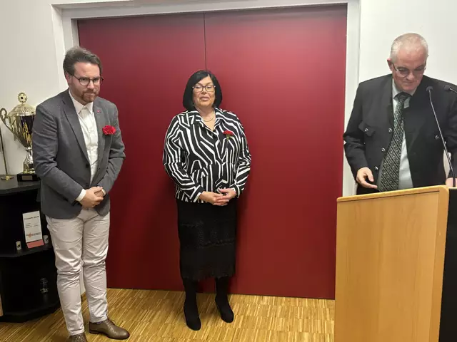 Die Angelobung von Bürgermeisterin und Vizebürgermeister nahm Bezirkshauptmann Bernhard Preiner vor.  | Foto: Koidl