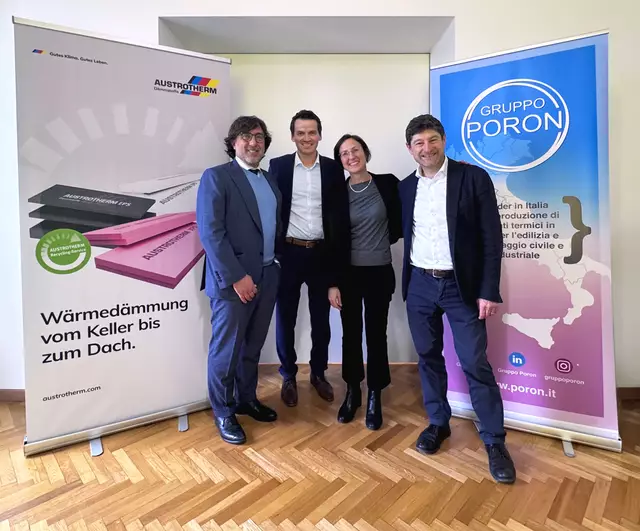 Austrotherm expandiert nach Italien und übernimmt den traditionsreichen EPS-Produzenten „Gruppo Poron“: v. li: Paolo Ceru (President of the Board Gruppo Poron), Heimo Pascher (CEO Austrotherm), Maria Chiara Ceru (CFO Gruppo Poron) und Alessandro Augello (CEO Gruppo Poron). | Foto: Austrotherm