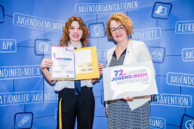 Sophie Holzschuh und Jugend-Landesrätin Christiane Teschl-Hofmeister.  | Foto: jugendinfo-noe.at