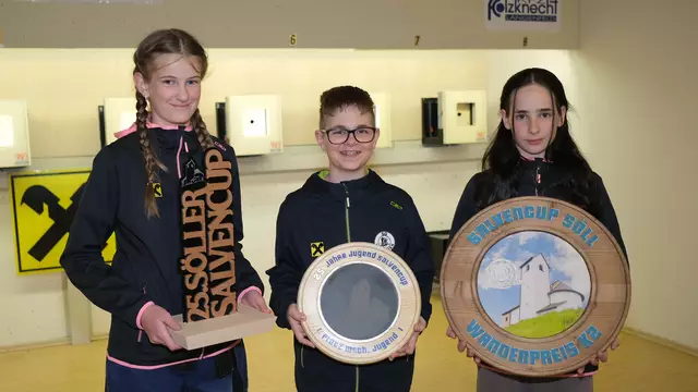 Emma Leiter, Emanuel Jeitner und Antonia Kapferer-Auer siegten beim Salvencup in Söll