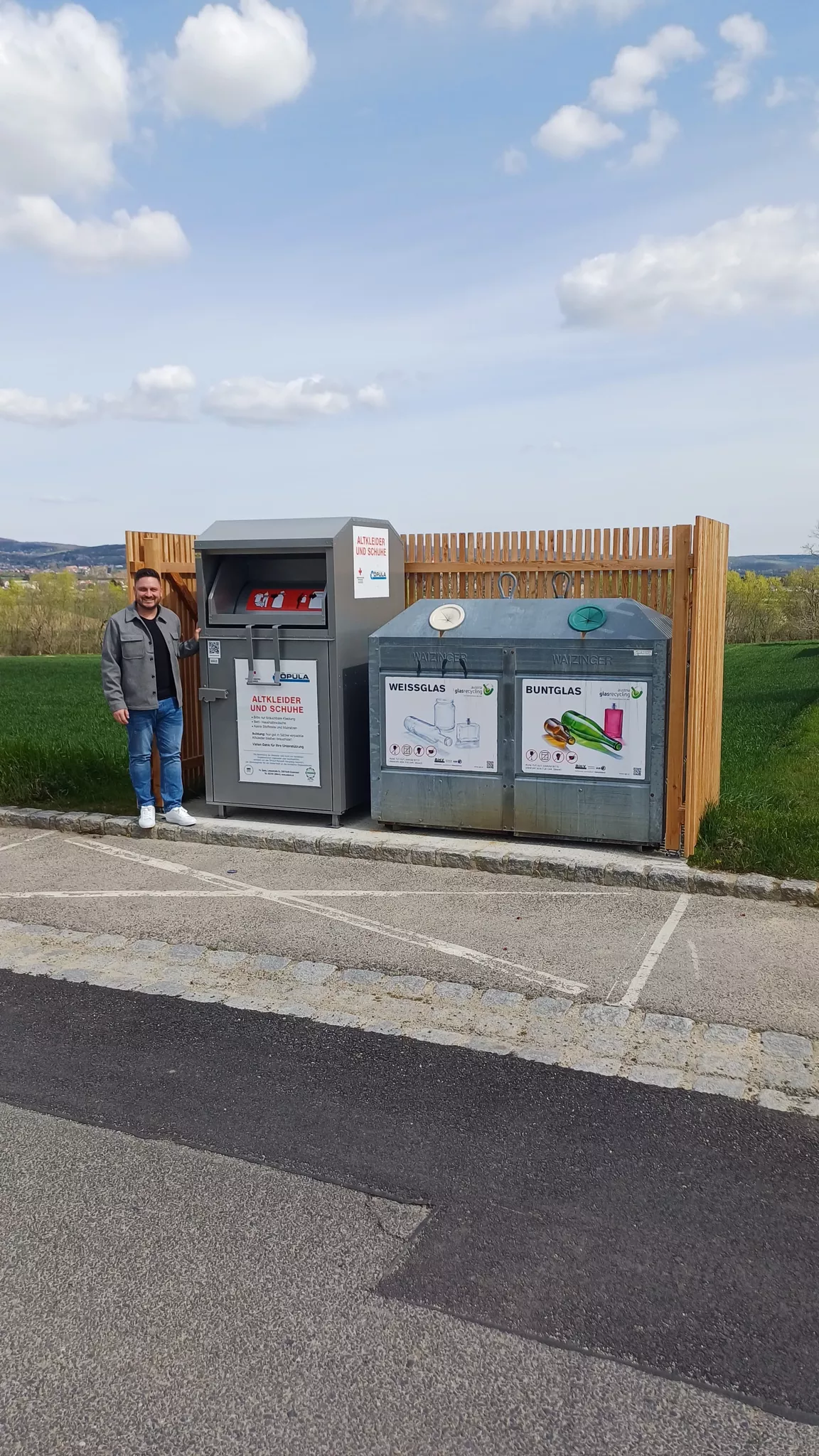 Unterfrauenhaid: Neuer Altkleider- und Schuhcontainer aufgestellt ...