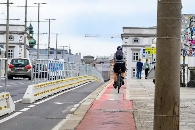 Heute meldete sich der Linzer Bürgermeister Dietmar Prammer (SPÖ) erstmals offiziell zum Radweg-Fiasko auf der Nibelungenbrücke zu Wort. | Foto: Fotokerschi.at