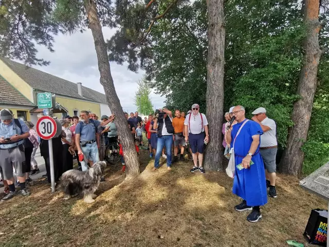 Kulturwanderung im vergangenen Jahr in Strebersdorf - Großmutschen. | Foto: Oswald Gruber