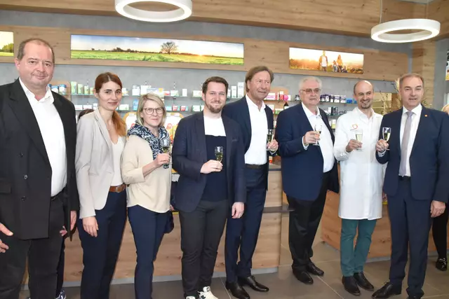 Kürzlich wurde die Sonnen Apotheke feierlich eröffnet. | Foto: Michael Strini