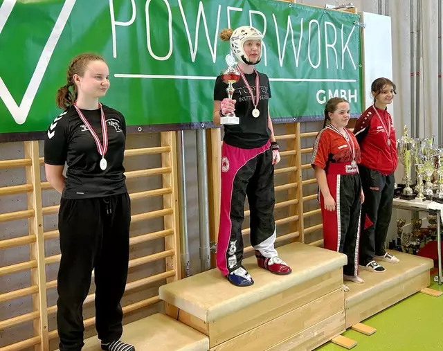 Anika Fürnschuß(l.) kämpfte sich auf den zweiten Platz. | Foto: Kickbox Union Wies