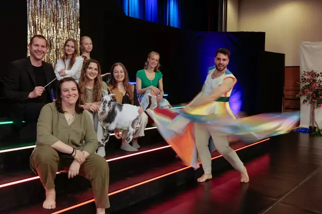 Titelfoto Neunkirchen:  Musik.Theater Ternitz brachte "Joseph" auf die Bühne. Mit dabei: Birgit und Roland Scheibenreif, Anna Ebruster, Lilly Weninger,     Kiara Breuer, Esila Kaplan, Isabella Lind und Tim Grimme. | Foto: Santrucek