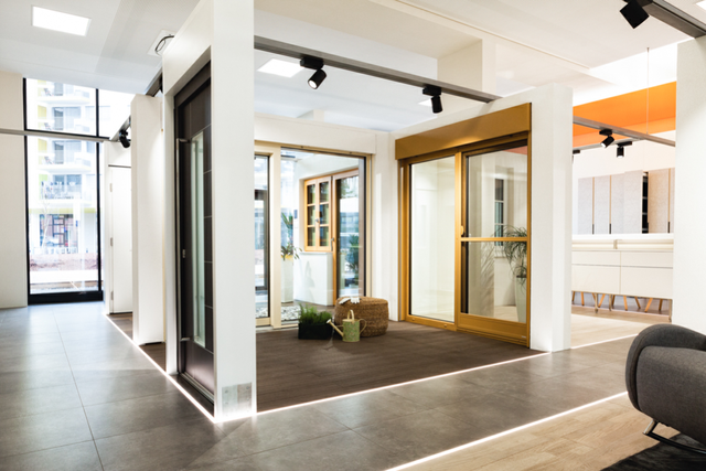 Besichtige Fenster und Türen im Schauraum in Graz. | Foto: Broboters