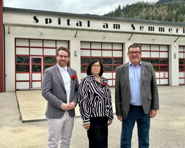 Der "alte", neue Gemeindevorstand: Vizebürgermeister Marcel Skerget (SPÖ), Bürgermeisterin Maria Fischer (SPÖ) und Helfried Hirsch (ÖVP).  | Foto: Koidl