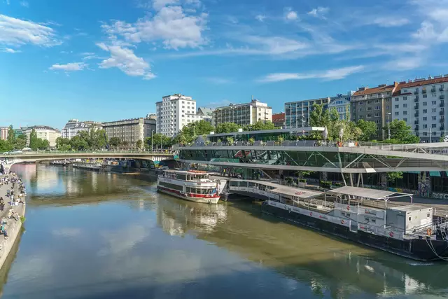 Planungsstadträtin Ulli Sima (SPÖ) erklärt am Dienstag bei der Klubklausur die Änderungsideen für den Donaukanal. (Archiv) | Foto: Andreas Tischler / picturedesk.com