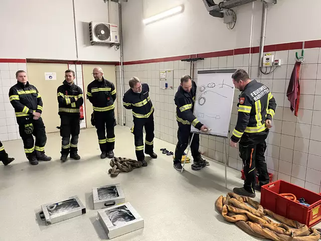 Beim theoretischen Teil der Übung | Foto: FF Waidhofen/Thaya