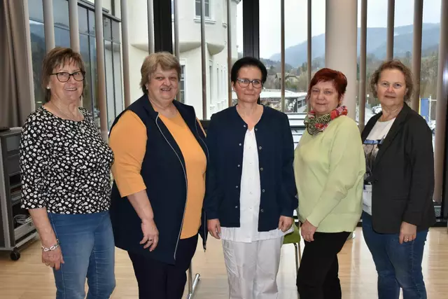 Die Teilnehmenden beim Selbsthilfe-Partnertag im Landesklinikum Scheibbs: Brigitte Pflügl (SHG Parkinson), Maria Jungwirth (SHG für seelische Gesundheit, Depression und Angst), DGKP Manuela Schneck (Selbsthilfegruppenansprechpartnerin) sowie Gertraud Fellner und Helga Wieseneder (SHG Frauen nach Krebs) | Foto: Isabella Karner/Landesklinikum Scheibbs