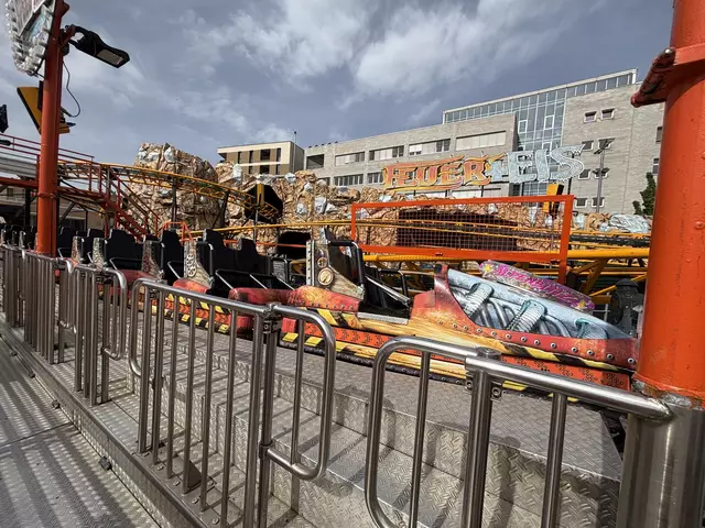 Die neue Achterbahn "Feuer und Eis" nimmt ihre Gäste auf eine wilde Fahrt mit.  | Foto: MeinBezirk