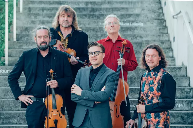 Alois Mühlbacher und das Spring String Quartet verbinden musikalische Welten – von Barock bis Pop – mit Virtuosität und Spielfreude. | Foto: Wolfgang Simlinger