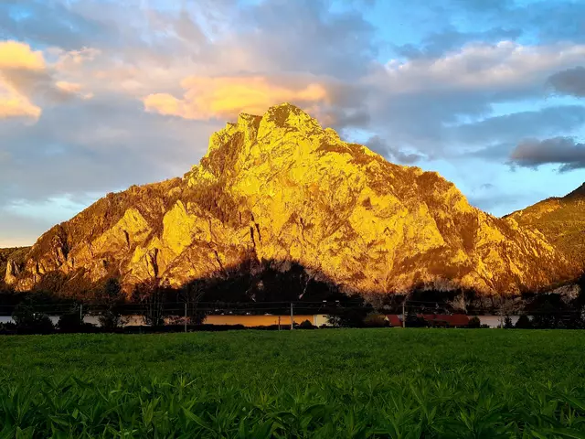Weil eine Wanderin (31) bei der Wanderung auf den Traunstein Panik bekam, setzte ihr Begleiter die Rettungskette in Gang. | Foto: Norbert Stich (Archivfoto)