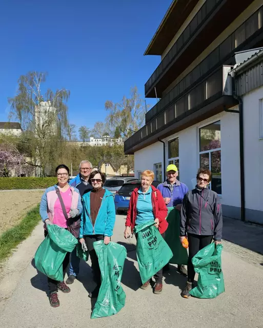 Vizebürgermeisterin Dagmar Fetz-Lugmayr (li.) unterstützte die Senioren. | Foto: SB Kremsmünster