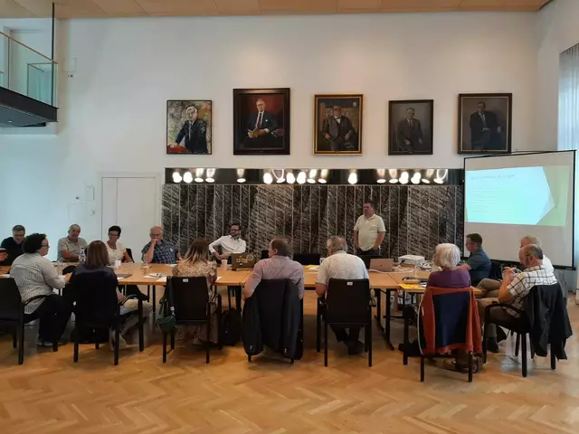 Gemeinsam mit den Grünen, KPÖ, Neos und Ahoi will Linzplus-Gemeinderätin Brita Piovesan zukünftig Bürger:innenräte bei städtischen Entscheidungen mitreden lassen. Ein entsrpechender gemeinsamer Antrag wird in der kommenden Gemeinderatssitzung am 24. April eingebracht. | Foto: Linzplus