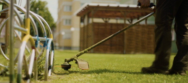 Auch Gartenarbeiten gehören zum NKWB-Angebot. | Foto: NKWB