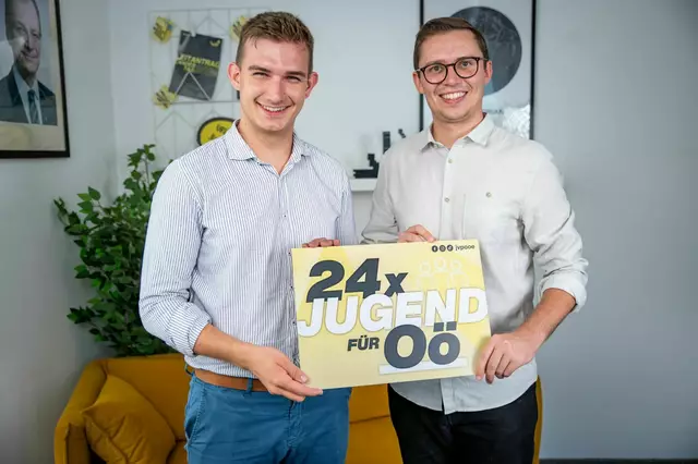 Fabian Egger (l.) mit  JVP-Landesobmann Moritz Otahal. Vergangenes Jahr stand er bereits als einer von 24 JVPlern auf der Liste für die Nationalratswahl. Nun wird der 21-Jährige Landesgeschäftsführer. 

  | Foto: JVP Oberösterreich