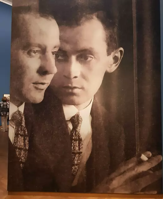 Schiele 2x, Doppelfoto
